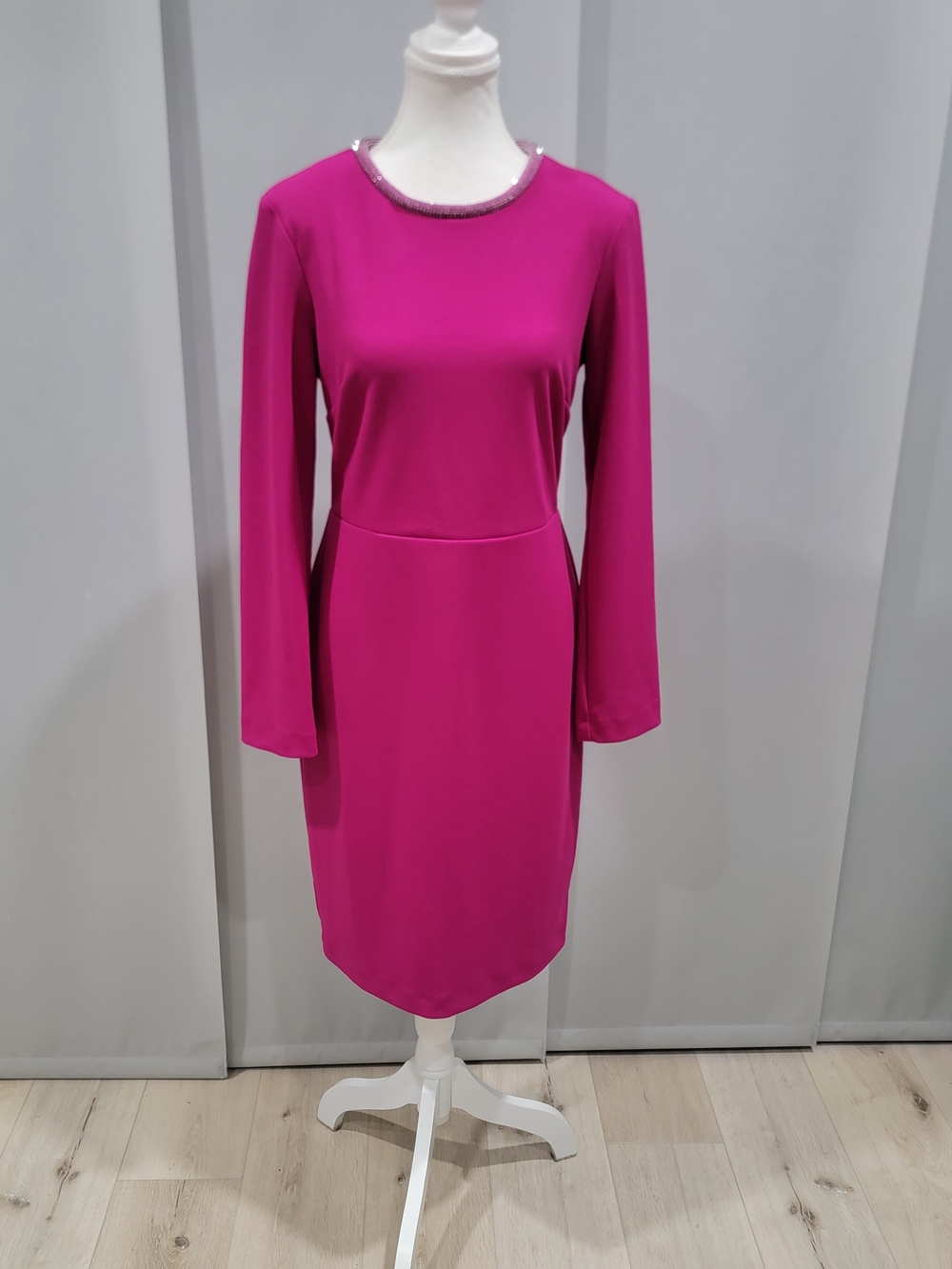 Elegant Fuchsia Long-Sleeve Sheath Dress